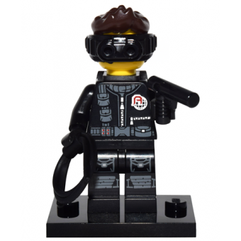 Spy, Series 16 (Complete Set with Stand and Accessories)